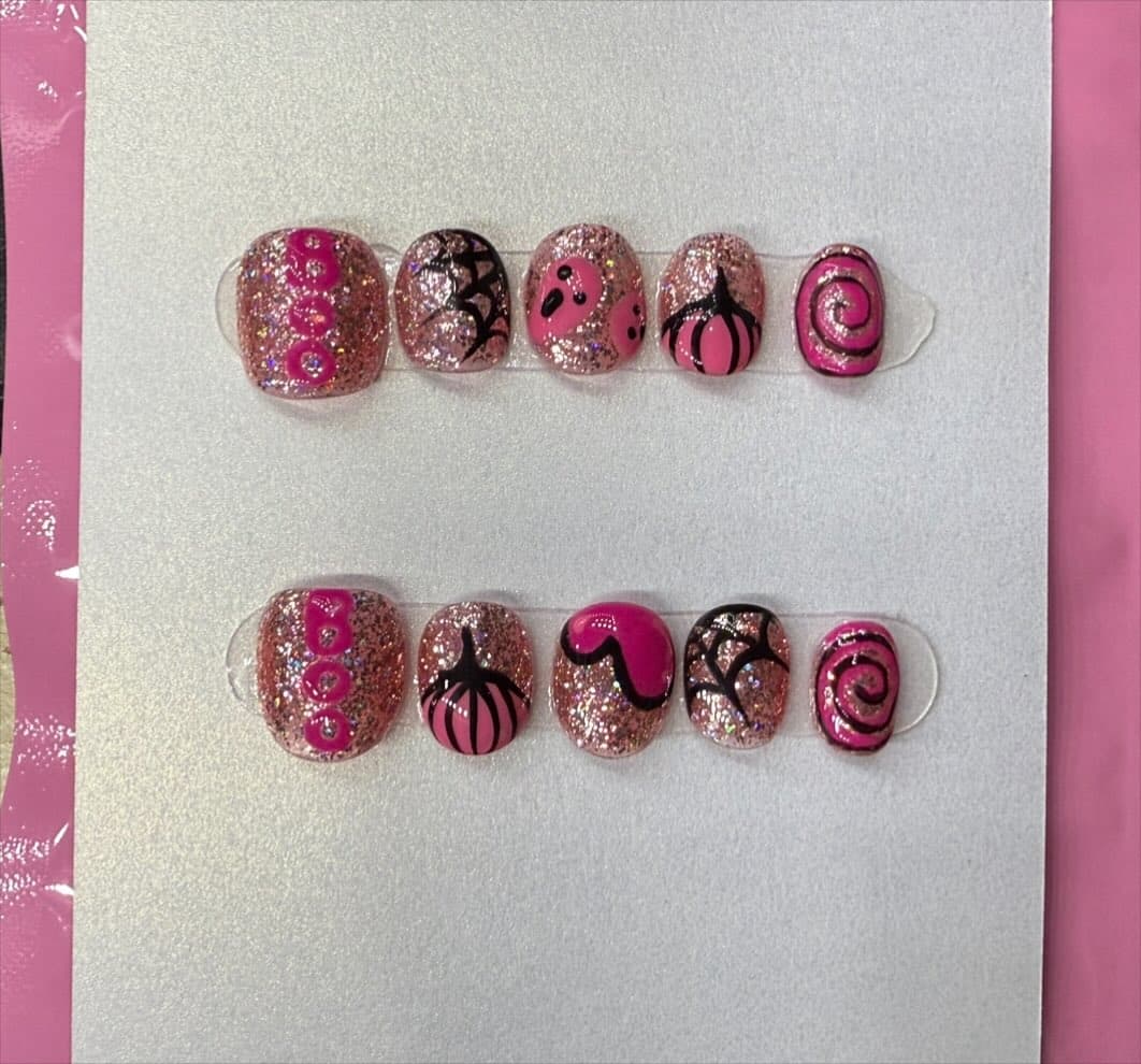 Glittery hot pink Halloween set🙈🕸️