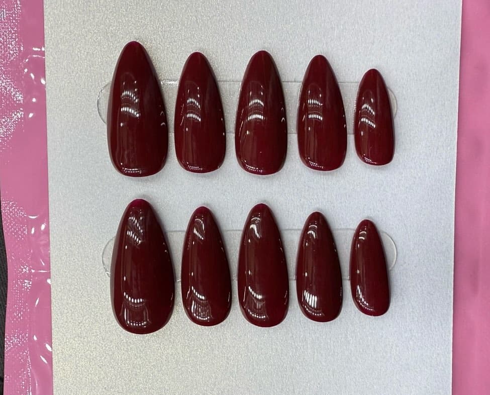 Simple dark red set ❣️